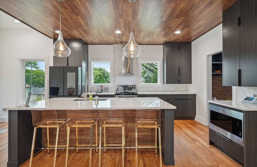 Summerhill House | Luxe City Oasis in the Heart of Downtown