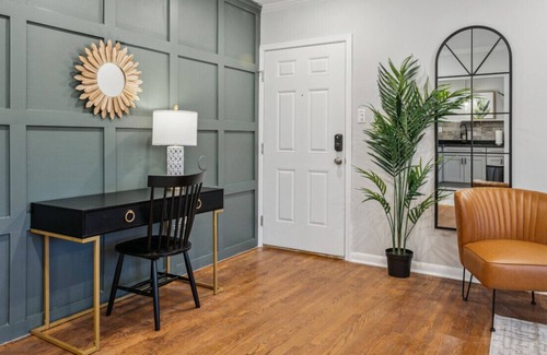 Hampton Apartment | Luxe,comfy apartment for traveling employees (1/1)