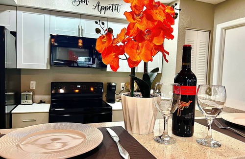 Kissimmee Apartment | Luxe Condo Double Bed Bliss Getaway near Disney