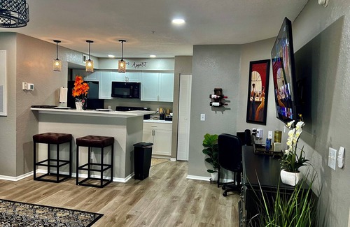 Kissimmee Apartment | Luxe Condo Double Bed Bliss Getaway near Disney