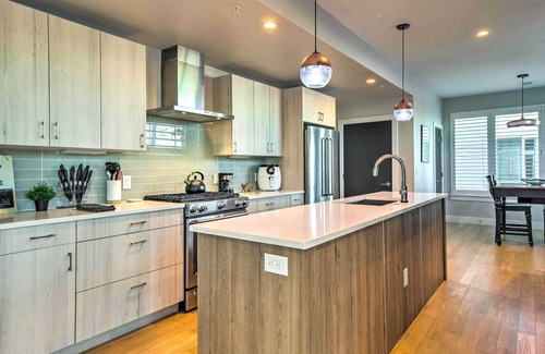 West Colfax Apartment | Luxe Denver Townhome: Hot Tub + City Views!