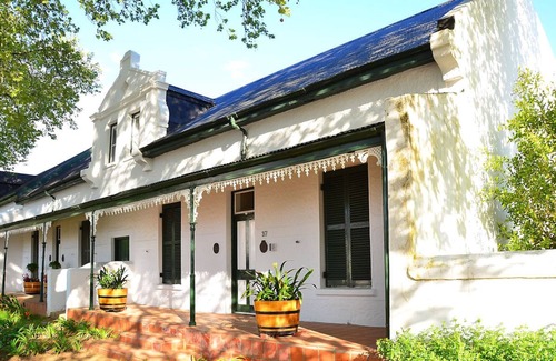 Stellenbosch Apartment | Luxe Designer Stellies Studio in Historic Stellenbosch