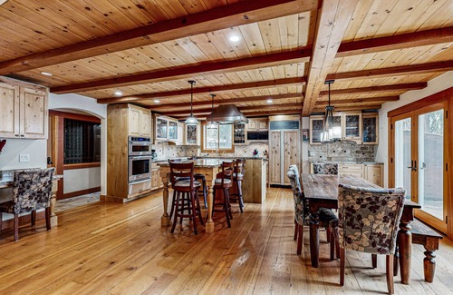 Lake Forest House | Luxe Dollar Point dream near slopes - fireplace, washer/dryer, snowbird-friendly