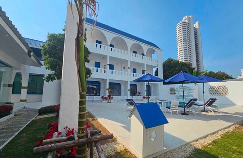 Na Chom Thian House | Luxe Double Getaway | Beachside Bliss
