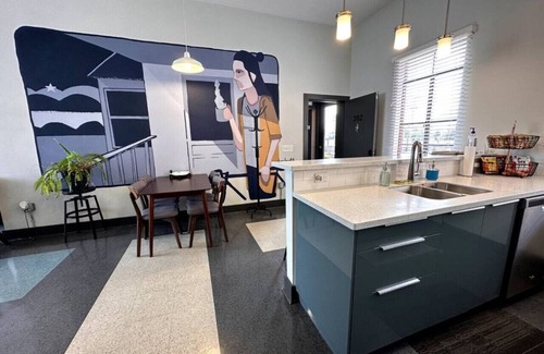 Roanoke Apartment | Luxe downtown loft | arts & ale walkable