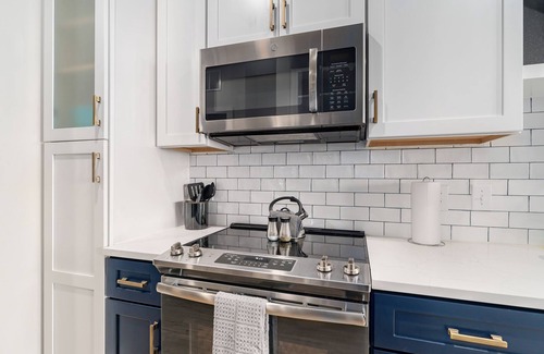 Winston - Salem Apartment | Luxe Downtown Suite with King Bed, Smart TVs & Free Parking