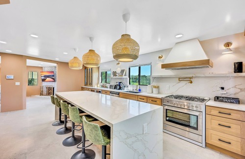 Norco House | Luxe Dream Retreat: USA Vacation Home!