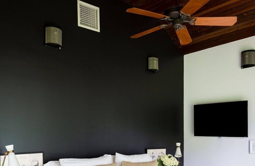 Rumson House | Luxe Duplex Guesthouse