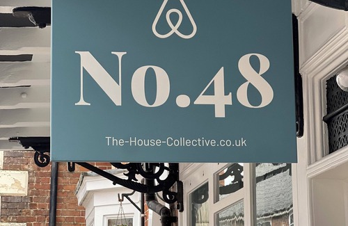 Pewsey Apartment | Luxe Edwardian Shop Conversion in the heart of Pewsey