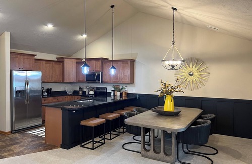 Lincoln House | Luxe+Elegance Sleeps 6 2bedrooms 2bath