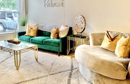 Villa Heights House | LUXE Emerald - Plaza Midwood, NoDa, Uptown
