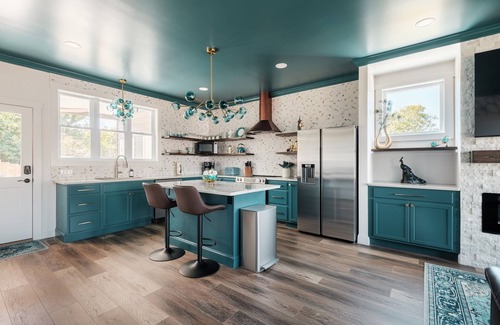 Mount Airy House | Luxe Escape: Walk to Main St, Hot Tub, Spa Bath