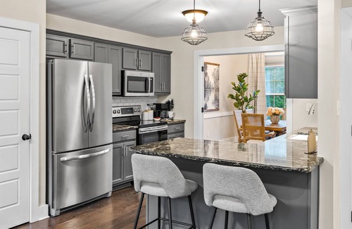 Waddy House | ✨Luxe Farmhouse✨Bourbon Trail✨ 4 king Beds ✨Hot Tub Games Trails sleeps 16