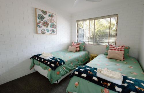 Kidaman Creek House | Luxe Farmstay, Main House and Brand New Tiny Home, Animals and Views!