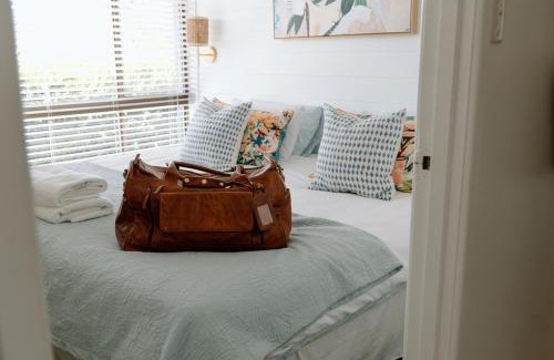 Kidaman Creek House | Luxe Farmstay, Main House and Brand New Tiny Home, Animals and Views!
