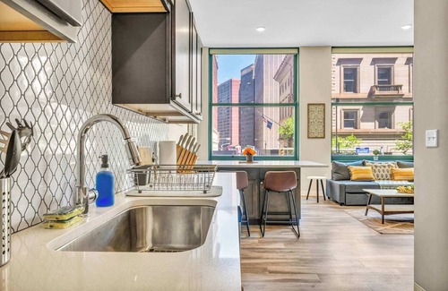Gateway District Apartment | Luxe Flat w/Heated Pool & Sauna Gym Heart of DT