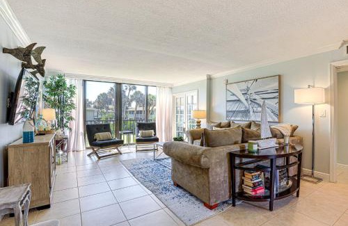 Fort Pierce Apartment | Luxe Fort Pierce Beach Condo with Golf Views!