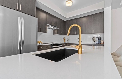 West Oak Trails House | Luxe furnished home in Oakville