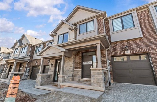 West Oak Trails House | Luxe furnished home in Oakville