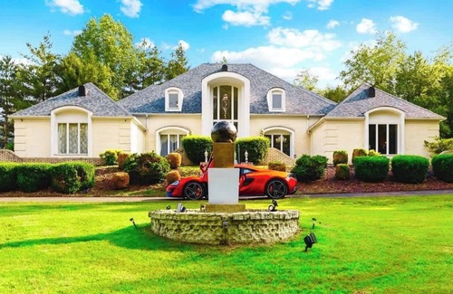 Andover House | LUXE: Gated Mansion - Basketball Court, Movie Theater, Acreage