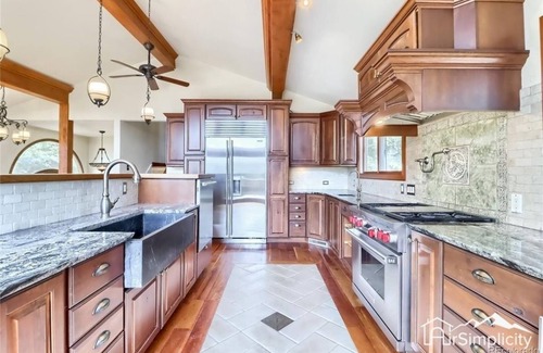 Perry Park House | Luxe Getaway | Fireplace | Deck | Mtn Views | Wifi