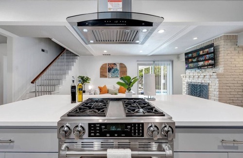 White Rock Hills Apartment | Luxe Golfers` Oasis - Pool, Mini-Golf, Hot Tub!