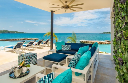 Discovery Bay House | Luxe Grand Villa: New, Ultra Modern Luxury 6 Bedroom private beach villa.