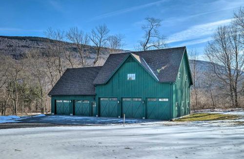 Manchester Center Apartment | Luxe Green Barn Near Skiing with Mt Equinox Views!