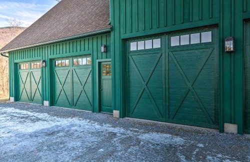 Manchester Center Apartment | Luxe Green Barn Near Skiing with Mt Equinox Views!