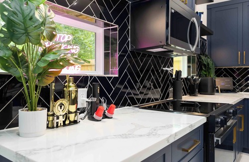 Southeast Houston House | Luxe Group Stay 3BR Near Med Center NRG Mins to Downtown Nightlife
