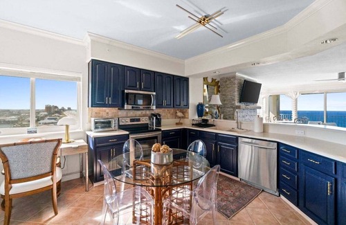 Bel Air Condo | Luxe Gulf-Front Condo w/Panoramic Views, Heated Pool, Spacious Layout-Sleeps 8, Gourmet Kitchen