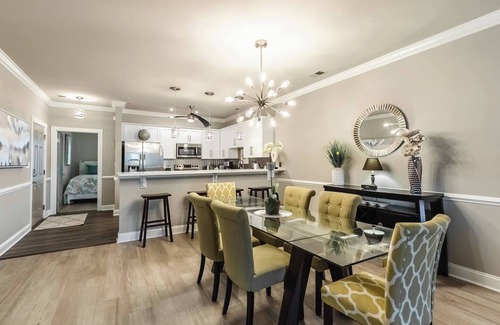Central Myrtle Beach Apartment | Luxe Heaven by the Lake