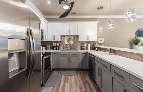 Central Myrtle Beach Apartment | Luxe Heaven by the Lake