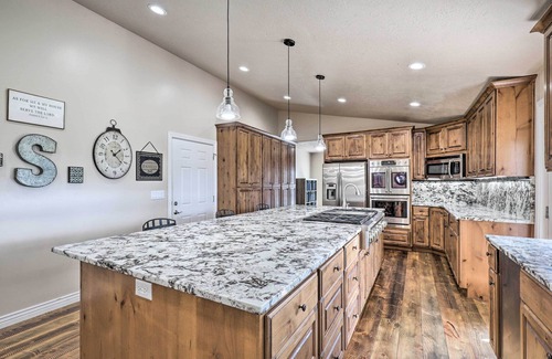 Park City House | Luxe Heber City Cabin + Hot Tub & Guest House