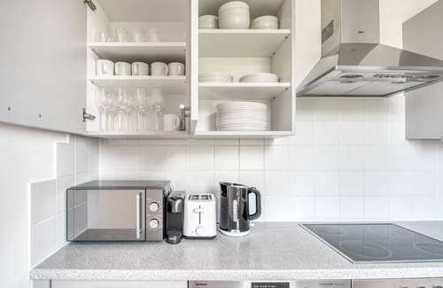 Hietzing Apartment | Luxe Hietzing 3BR w/Community Garden & Private Terrace, by Blueground