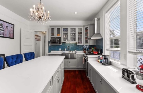 New Orleans House | Luxe Historic Mid City | Balcony | Streetcar+Cafe