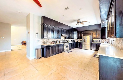 Dickinson Villa | Luxe Home 5 Bedroom Villa
