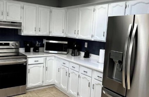 Lincoln Condo | Luxe Home Away