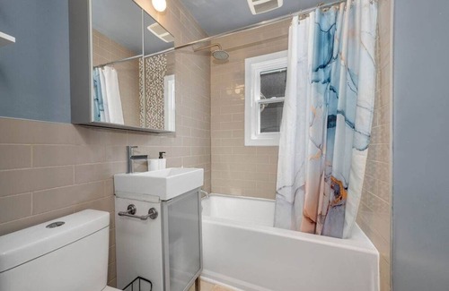 Champlain Park House | Luxe Home, DT, 2 King Beds, Theatre Room