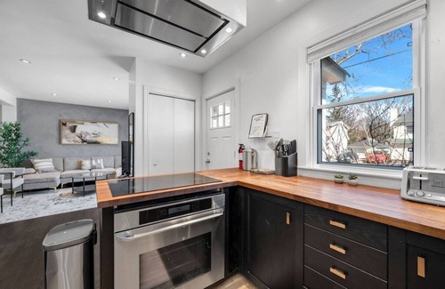 Champlain Park House | Luxe Home, DT, 2 King Beds, Theatre Room