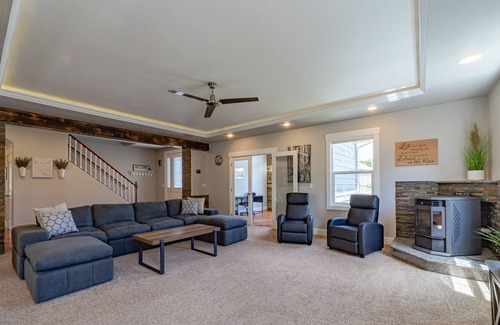 McKinleyville House | Luxe home near ocean beaches & forest with home theater, kayaks, deck, & firepit