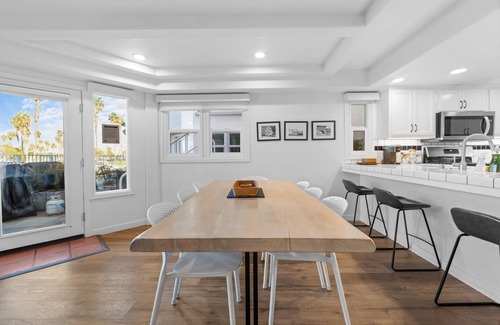 South Mission Beach House | LUXE HOME SLEEPS 20 MISSION BEACH PARKING 4 CARS