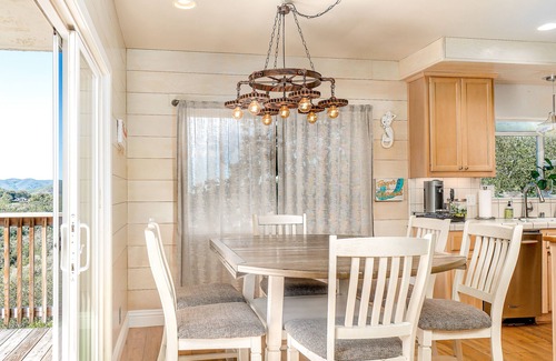 Atascadero House | Luxe home w/amazing views, jetted tub, steam shower, central AC & garage