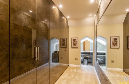 Beaconsfield House | Luxe Home with Hot Tub, Cinema & Gym