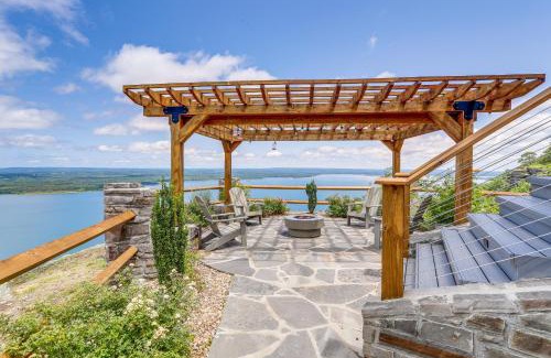 Quitman House | Luxe Home with Panoramic Greers Ferry Lake Views