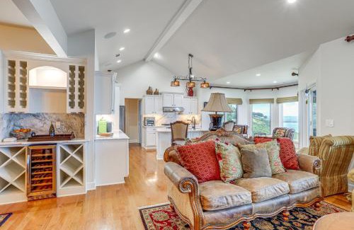 Quitman House | Luxe Home with Panoramic Greers Ferry Lake Views