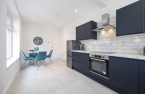 Bolton House | Luxe House with Games room & Cinema room - Sleeps 10