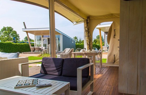 Nieuwvliet House | Luxe Inrichting, Met Badkamer en Terras, Alle Faciliteiten op Loopafstand