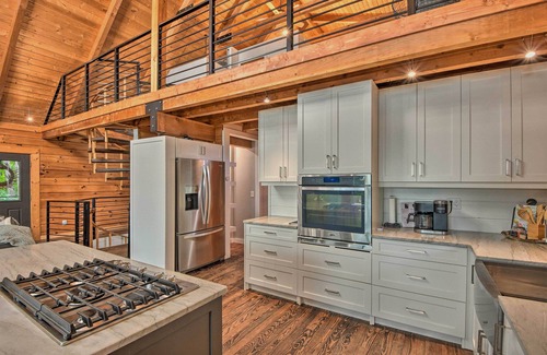 Jasper Cabin | Luxe Jasper Cabin w/Deck + Blue Ridge Mtn Views!