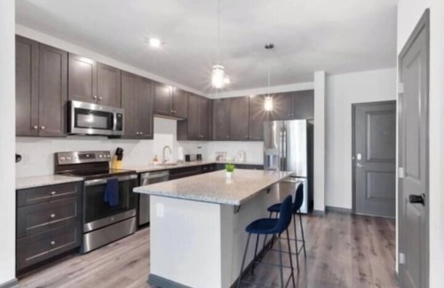 North Raleigh Apartment | Luxe King 2BR Suite in North Raleigh